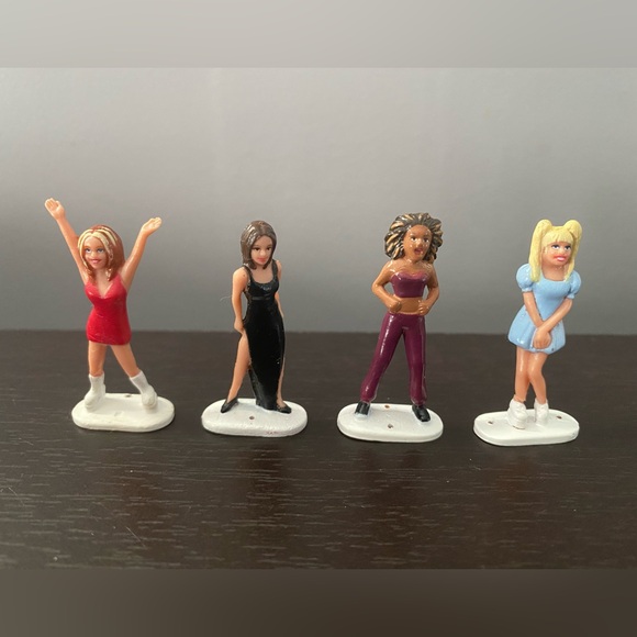 Spice Girls Barbie Clothes & Shoes - Picture 4 of 7